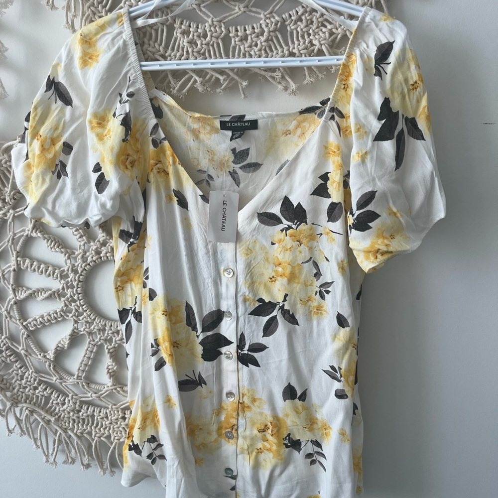 Le Chateau White and Yellow Ruched Blouse